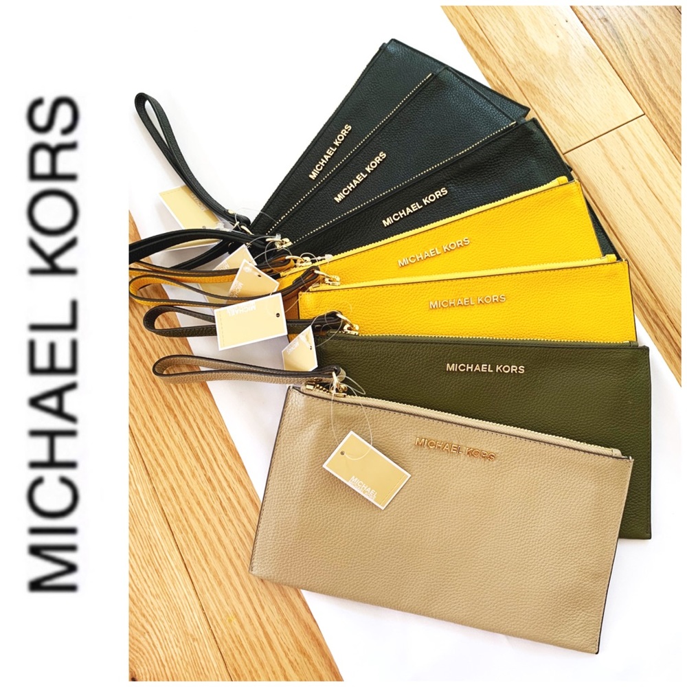 NWT authentic MK genuine leather wristlet - Picture 2 of 5